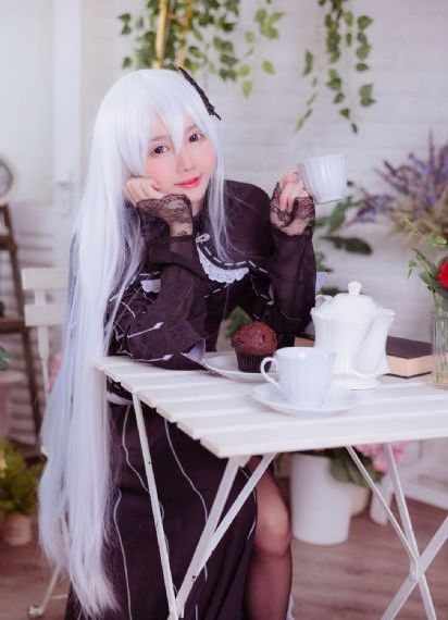 他趴在两腿中间舔我高潮的视频